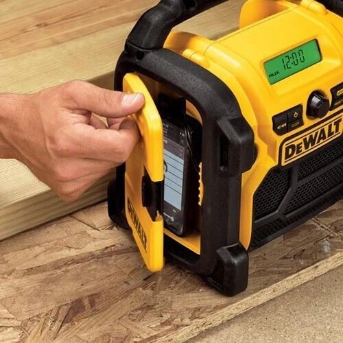 DeWalt DCR020 10.8-18V Li-Ion Accu Bouwradio - DAB+ - Werkt Op Netstroom & Accu - DCR020-QW 3 DeWalt DCR020 10.8-18V Li-Ion Accu Bouwradio - DAB+ - Werkt Op Netstroom & Accu - DCR020-QW - Afbeelding 3